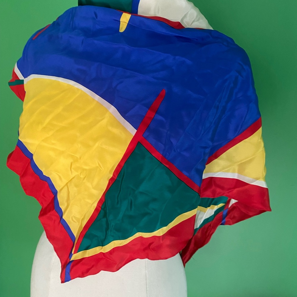 Vintage Ginnie Johansen silk Colorblock red green
Large scarf